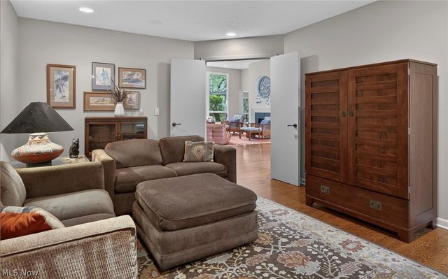 10 Longmeadow Lane, Beachwood, OH 44122