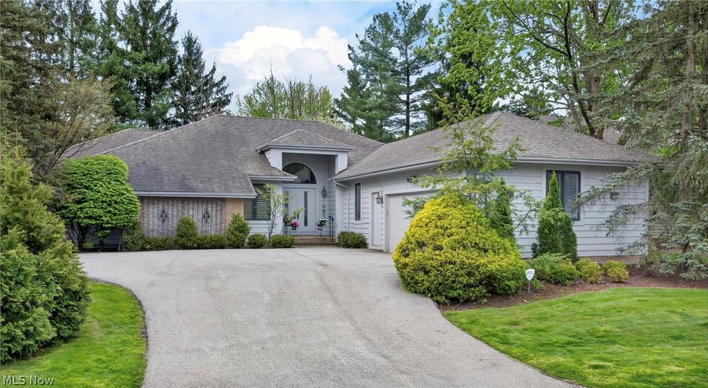 10 Longmeadow Lane, Beachwood, OH 44122