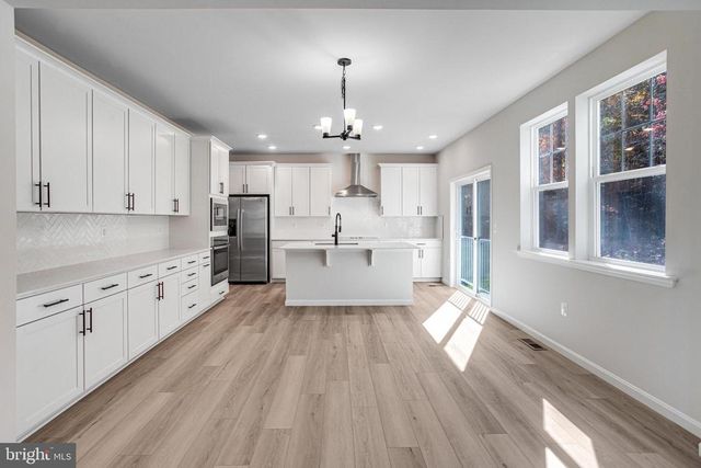 2804 WHITE TAIL DR, Locust Grove, VA 22508