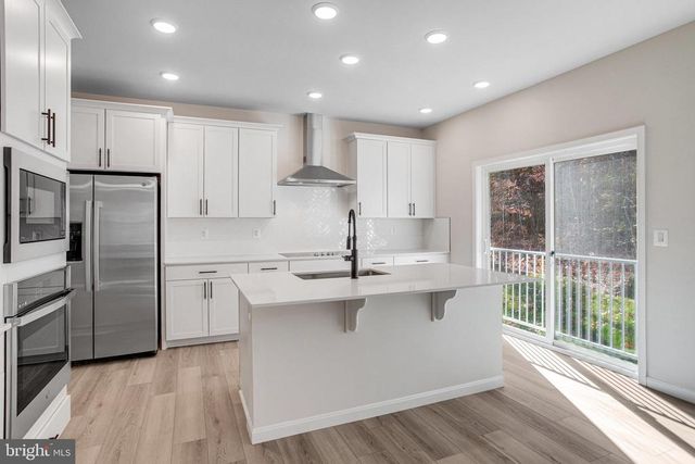 2804 WHITE TAIL DR, Locust Grove, VA 22508