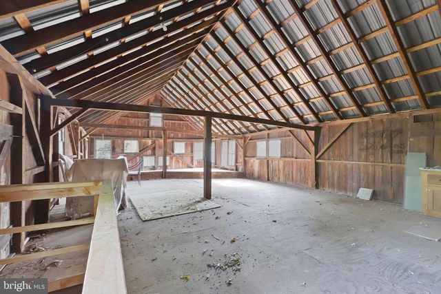 355 MAIN ST, Red Hill, PA 18076