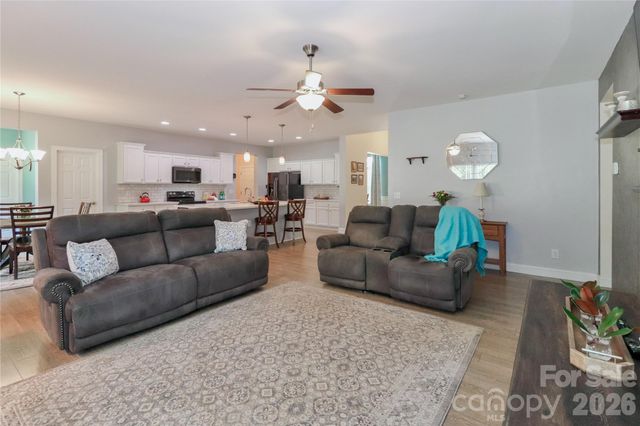 626 Kenway Loop, Mooresville, NC 28117