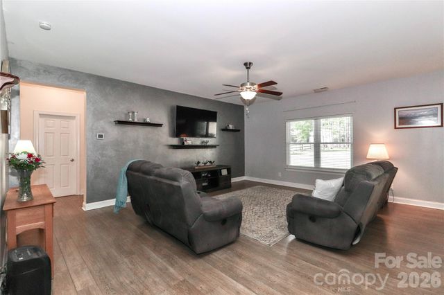 626 Kenway Loop, Mooresville, NC 28117