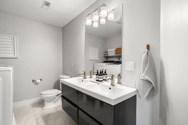 15 Court St B, Groton, MA 01450
