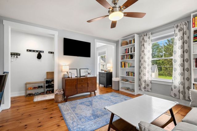 15 Court St B, Groton, MA 01450