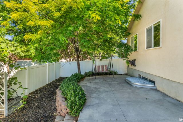 10695 S PINE GROVE WAY, South Jordan, UT 84009