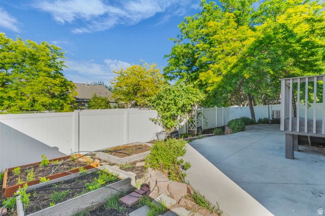 10695 S PINE GROVE WAY, South Jordan, UT 84009