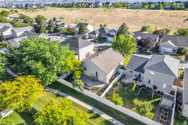 10695 S PINE GROVE WAY, South Jordan, UT 84009