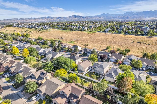 10695 S PINE GROVE WAY, South Jordan, UT 84009