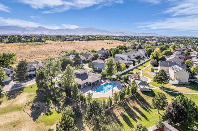 10695 S PINE GROVE WAY, South Jordan, UT 84009