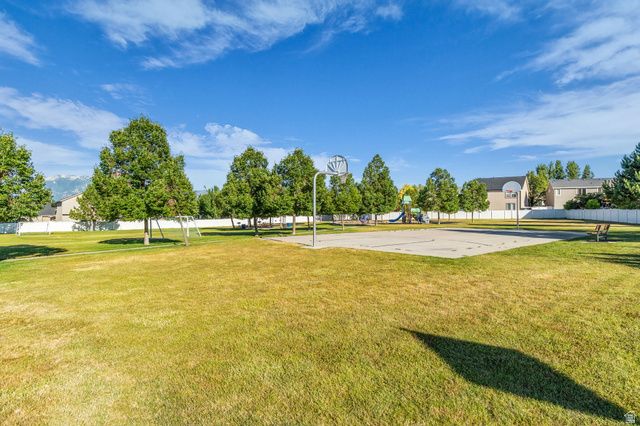 10695 S PINE GROVE WAY, South Jordan, UT 84009