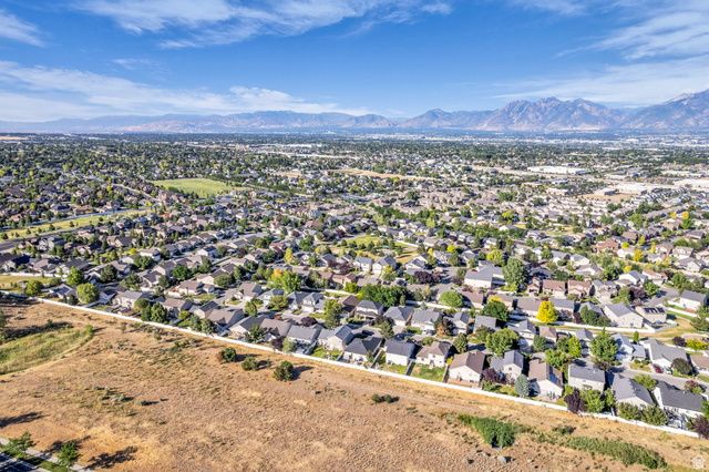 10695 S PINE GROVE WAY, South Jordan, UT 84009