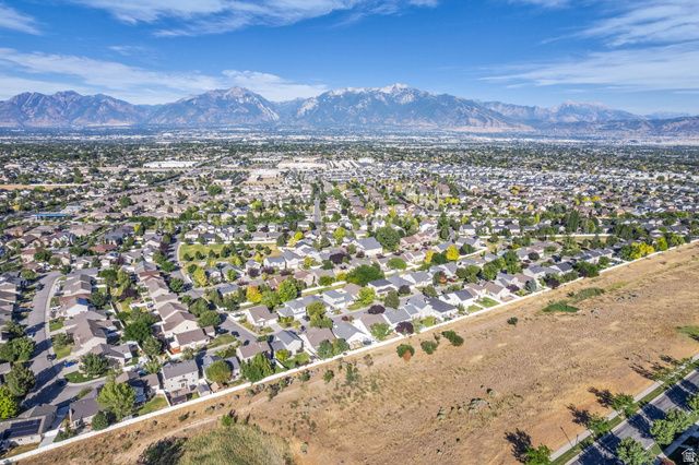 10695 S PINE GROVE WAY, South Jordan, UT 84009
