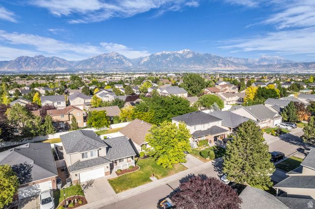 10695 S PINE GROVE WAY, South Jordan, UT 84009