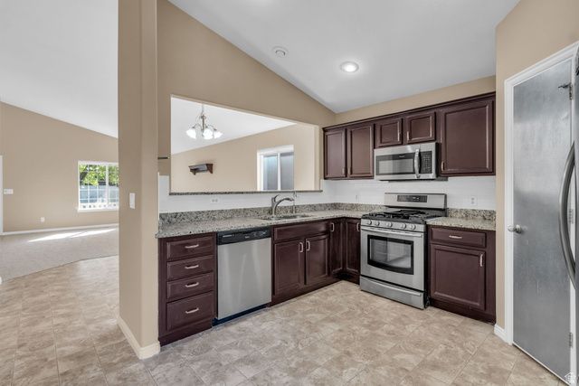10695 S PINE GROVE WAY, South Jordan, UT 84009