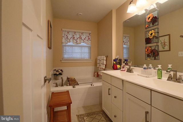 2412 AVONDALE OVERLOOK DR, Hyattsville, MD 20782