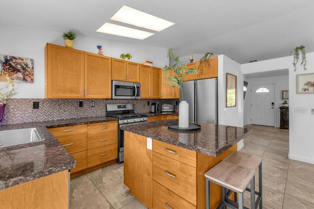 45460 Coldbrook Lane, La Quinta, CA 92253