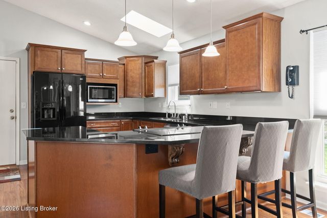 10700 Tall Tree Ct, Louisville, KY 40241