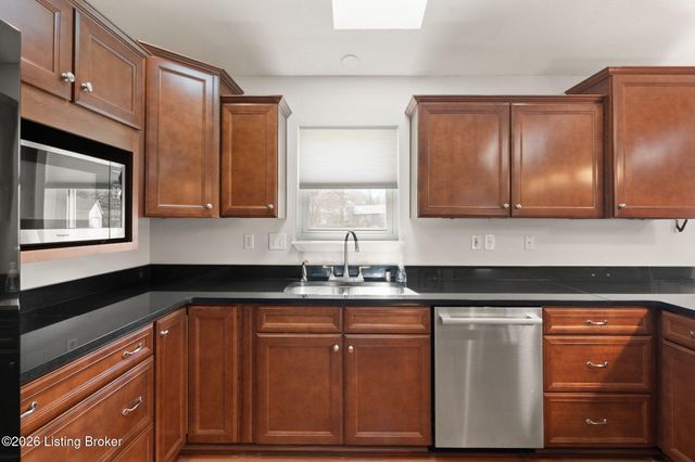 10700 Tall Tree Ct, Louisville, KY 40241