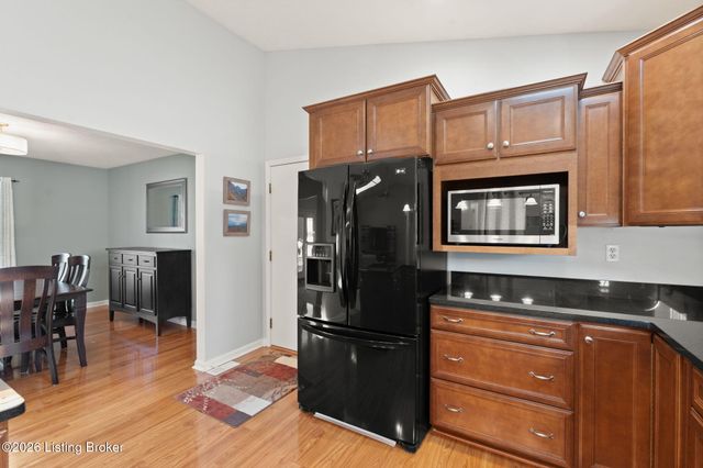 10700 Tall Tree Ct, Louisville, KY 40241