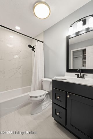 10700 Tall Tree Ct, Louisville, KY 40241