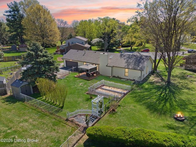 10700 Tall Tree Ct, Louisville, KY 40241