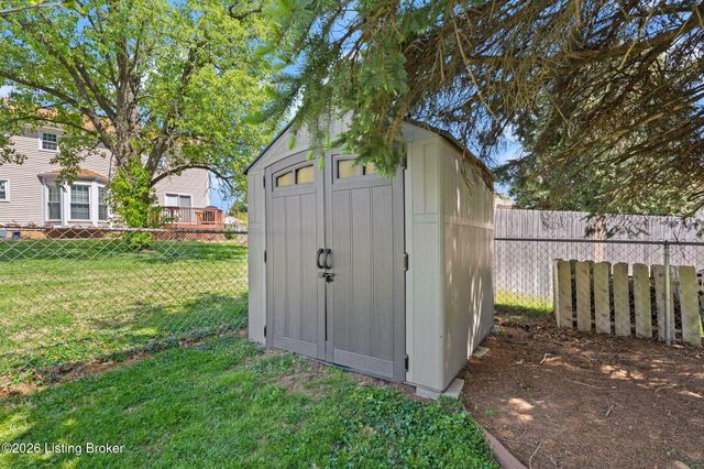 10700 Tall Tree Ct, Louisville, KY 40241