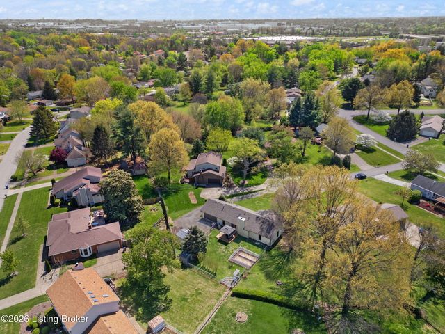 10700 Tall Tree Ct, Louisville, KY 40241