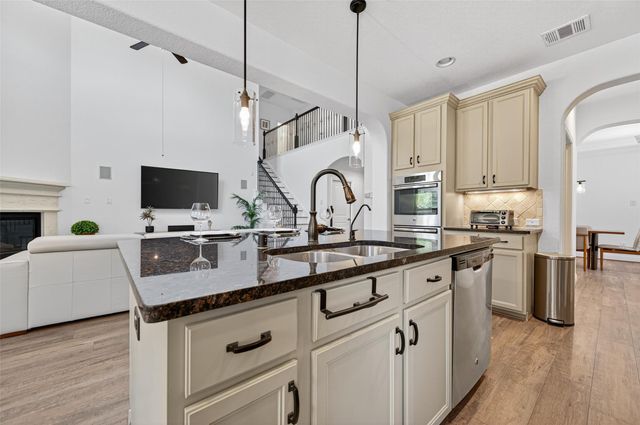 15 Garden Path Place, Tomball, TX 77375