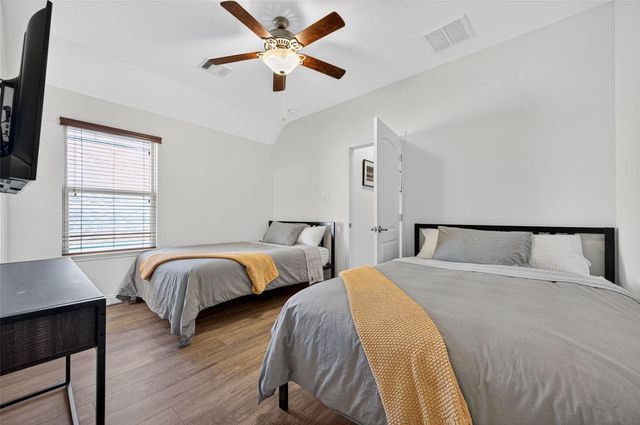 15 Garden Path Place, Tomball, TX 77375