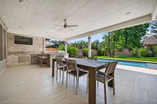 15 Garden Path Place, Tomball, TX 77375