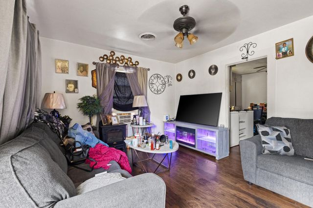 1222 W Cherry Street, Paris, TX 75460