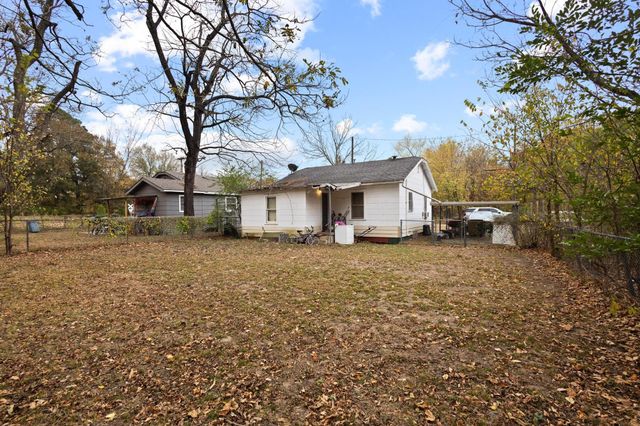 1222 W Cherry Street, Paris, TX 75460