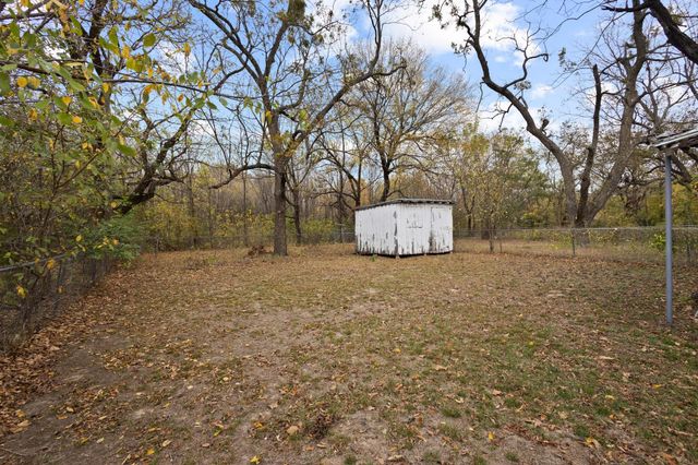 1222 W Cherry Street, Paris, TX 75460