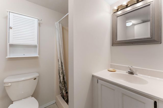 17587 Pond Circle, Eden Prairie, MN 55346