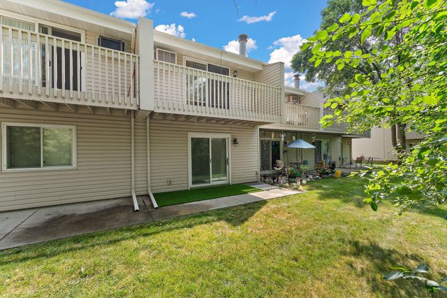 17587 Pond Circle, Eden Prairie, MN 55346