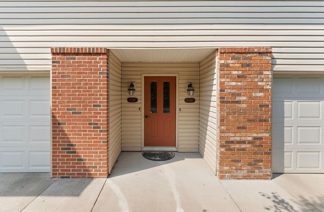 17587 Pond Circle, Eden Prairie, MN 55346
