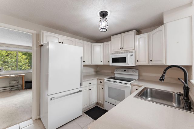 17587 Pond Circle, Eden Prairie, MN 55346