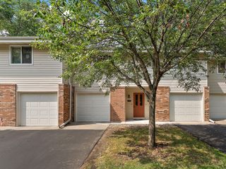 17587 Pond Circle, Eden Prairie, MN 55346