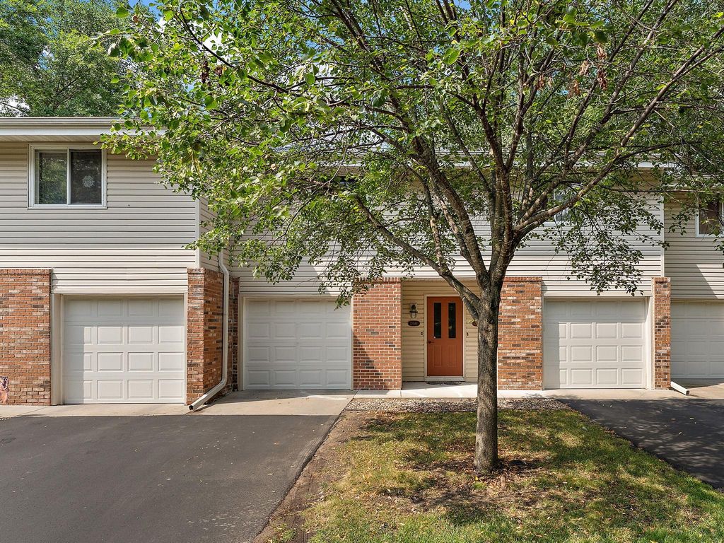 17587 Pond Circle, Eden Prairie, MN 55346