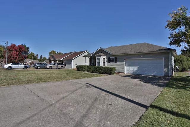 3286 N Senseney Cir, Clarksville, TN 37042