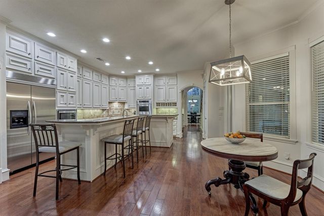 7 Stanwick Place, The Woodlands, TX 77382