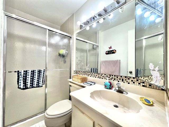 7750 NW 79th Avenue H5, Tamarac, FL 33321