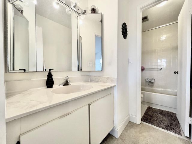 7750 NW 79th Avenue H5, Tamarac, FL 33321