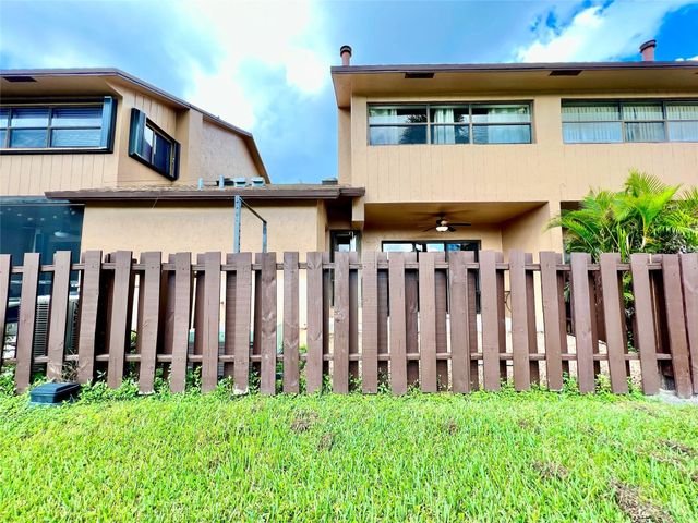 7750 NW 79th Avenue H5, Tamarac, FL 33321