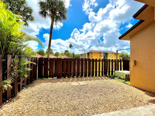 7750 NW 79th Avenue H5, Tamarac, FL 33321