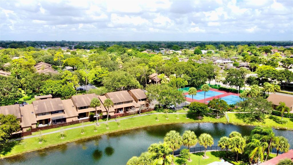 7750 NW 79th Avenue H5, Tamarac, FL 33321