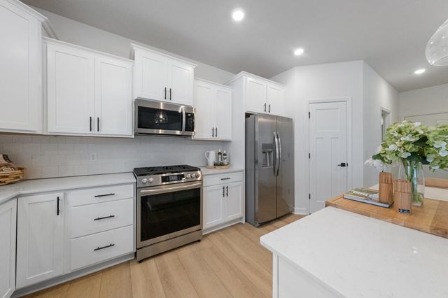 1083 Adamstown Drive, Rosemount, MN 55068
