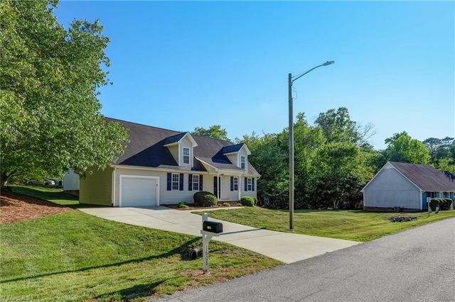 1608 Bridgeport Terrace, High Point, NC 27265