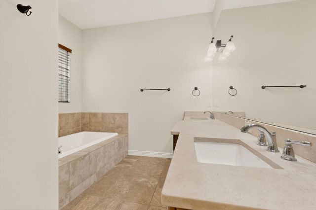 9124 Twilight Lane NE, Albuquerque, NM 87122